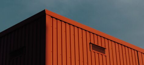 Obiekty magazynowe na materiały sypkie jako budowle – istotny wyrok WSA w Poznaniu